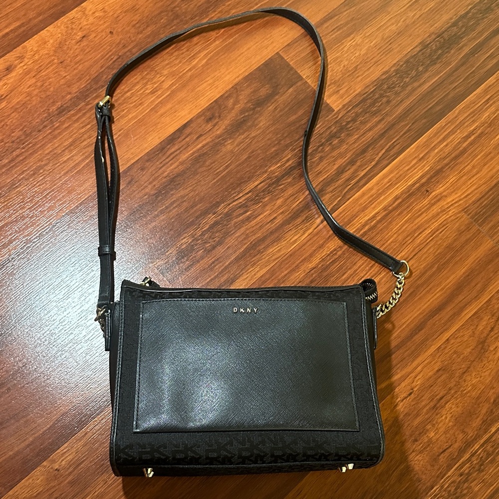 DKNY Elegant Black Crossbody Bag